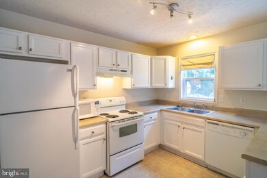 1104 Settlers Landing Dr, Tappahannock, VA 22560 - photo 5