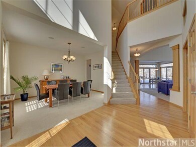2-STORY FOYER