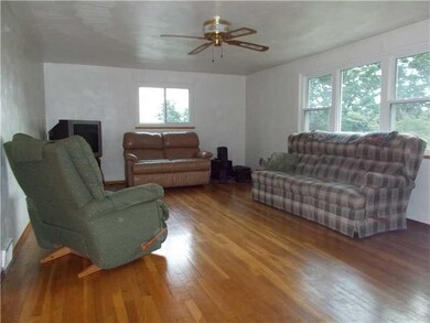 Living Room. Hardwood floors