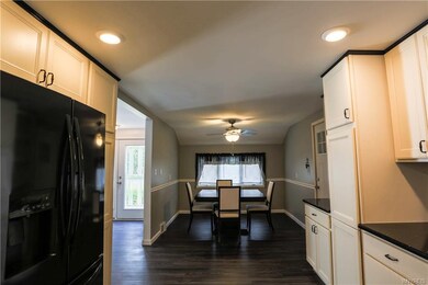 Eat-in kitchen