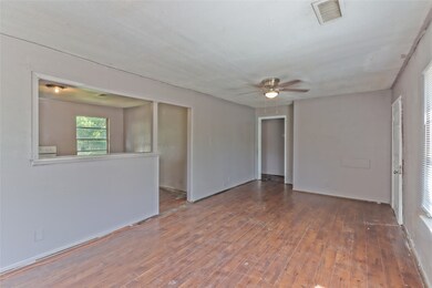 10318 Wicklowe St, Houston, TX 77016 - photo 7