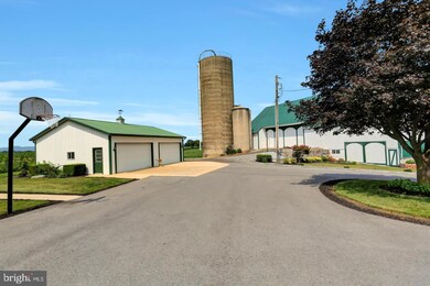 7189 Hege Rd, Greencastle, PA 17225 - photo 2