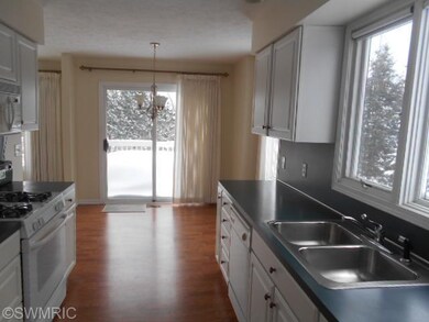 2045 N Terrace Ln NE, Grand Rapids, MI 49505 - photo 3