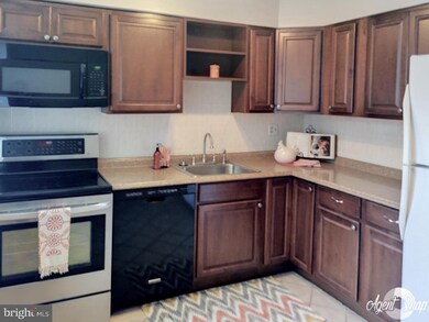 200 S Roberts Rd unit F2, Bryn Mawr, PA 19010 - photo 2