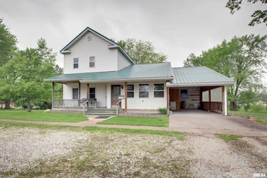 529 N Monroe St, Pittsfield, IL 62363 - photo 2