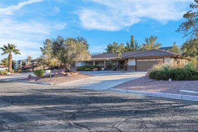 drive through front driveway all single story home