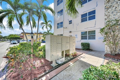1830 Dixieanna St unit 506, Hollywood, FL 33020 - photo 3