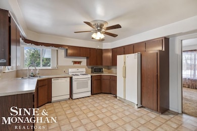 5280 Kreger St, Sterling Heights, MI 48310 - photo 6