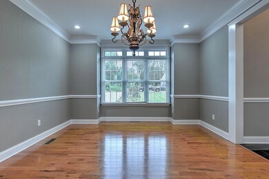 205 Sandy Pointe St-11