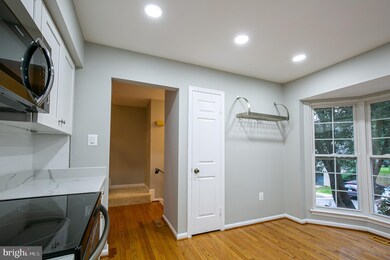 12270 Wye Oak Commons Cir unit 115, Burke, VA 22015 - photo 2