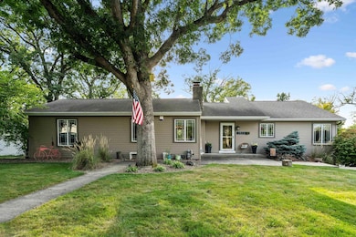 1513 Cherry Ln, Cedar Falls, IA 50613 - photo 2