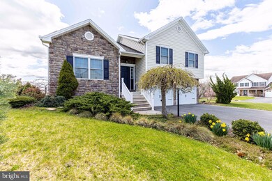 1562 Vaughn Dr, Chambersburg, PA 17202 - photo 2