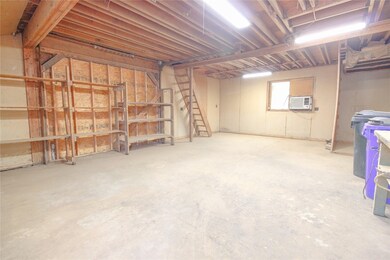 735 Carroll Dr SE, Cedar Rapids, IA 52403 - photo 7