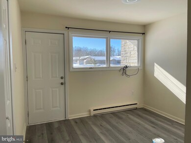 166 S Lime St unit 4, Quarryville, PA 17566 - photo 2