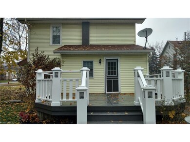 Large deck great for entertaining.  Deck was recen