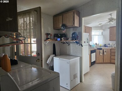 1710 16th St, Baker City, OR 97814 - photo 6