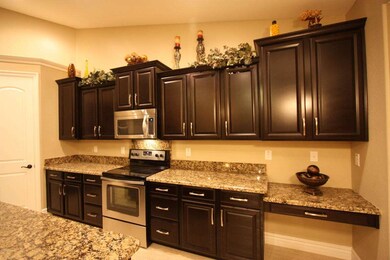 Kitchen Tons of Cabinets