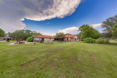 1008 Lynn Cir, Friendswood, TX 77546 - photo 5