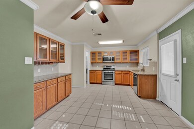 8826 Summerset Meadow Ct, Houston, TX 77075 - photo 7