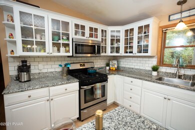 330 Surrey Dr, Hawley, PA 18428 - photo 4