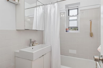 75-02 Austin St unit 2C, Forest Hills, NY 11375 - photo 5