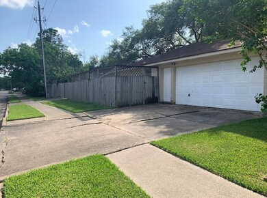 16738 Barcelona Dr, Friendswood, TX 77546 - photo 3