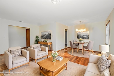 99 Park Hill Cir, Staten Island, NY 10304 - photo 3