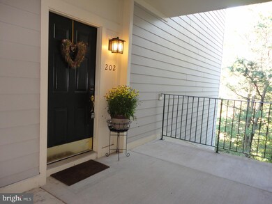 103 Timberbrook Ln unit 202, Gaithersburg, MD 20878 - photo 3