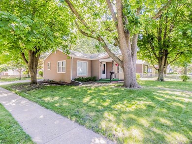 4051 40th St, Des Moines, IA 50310 - photo 4