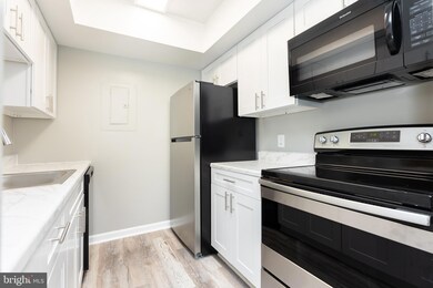 18328 Streamside Dr unit 202, Gaithersburg, MD 20879 - photo 2