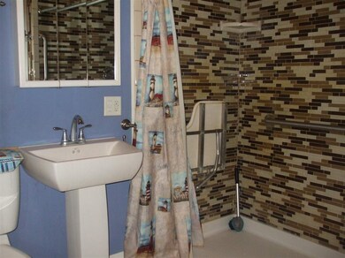 Master bath handicap accessible