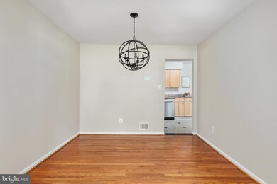 7710 Groveland Heights Ct, Springfield, VA 22153 - photo 5