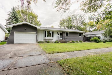 1013 S 19th St, Grand Forks, ND 58201 - photo 2