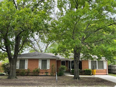 303 Line Dr, Gainesville, TX 76240 - photo 4