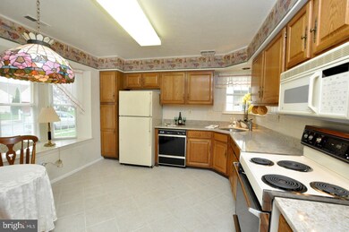 664 Cascade Dr S, Mount Laurel, NJ 08054 - photo 4