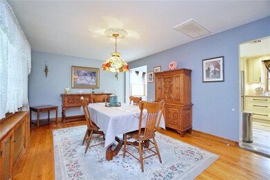 578 Drumgoogle Rd E, Staten  Island, NY 10312 - photo 6