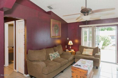 1171 Schumann - Living Room - Photo 2