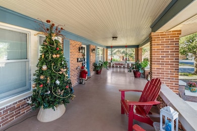 501 Adams Ave, McGregor, TX 76657 - photo 4