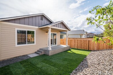 464 S Kansas Loop, East Wenatchee, WA 98802 - photo 2