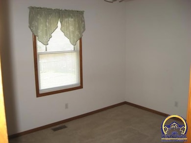 3937 SW 40th St, Topeka, KS 66610 - photo 6