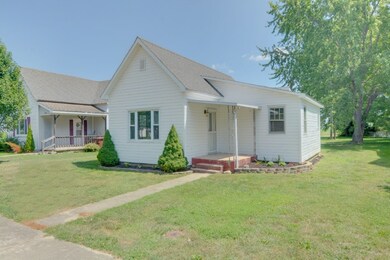 607 Posey St, Windfall, IN 46076 - photo 2