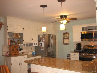 796 Hunter Rd, Easton, PA 18040 - photo 4