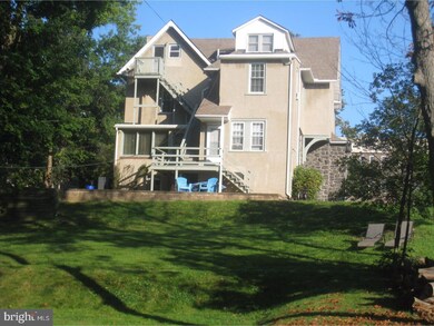 136 W Wayne Ave, Wayne, PA 19087 - photo 2