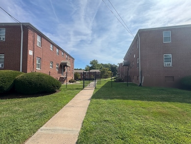 762 New Britain Ave unit 4, Hartford, CT 06106 - photo 2