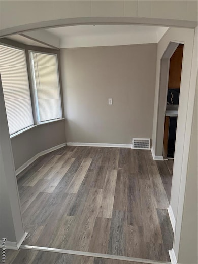 24600 Dunning St, Dearborn, MI 48124 - photo 3