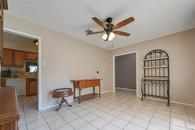 16911 Bougainvilla Ln, Friendswood, TX 77546 - photo 3