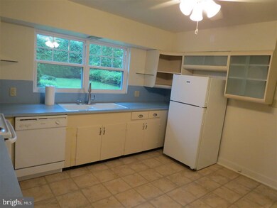 734 Linden Rd, Hershey, PA 17033 - photo 3