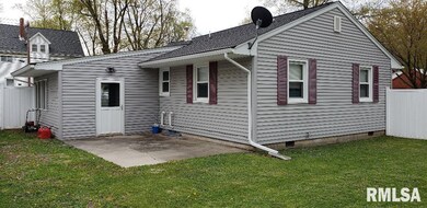 630 Peoria St, Lincoln, IL 62656 - photo 4