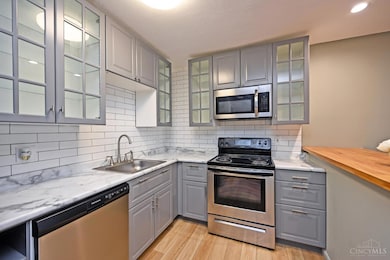 4901 Chalet Dr, Cincinnati, OH 45217 - photo 4