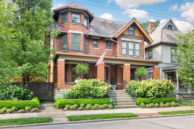 829-831 Exterior